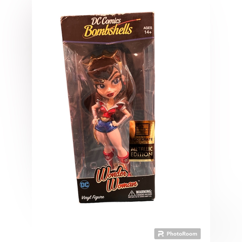DC Comic Bombshells Wonder Woman LootCrate Metallic Edition Vinyl Figure Boxed
